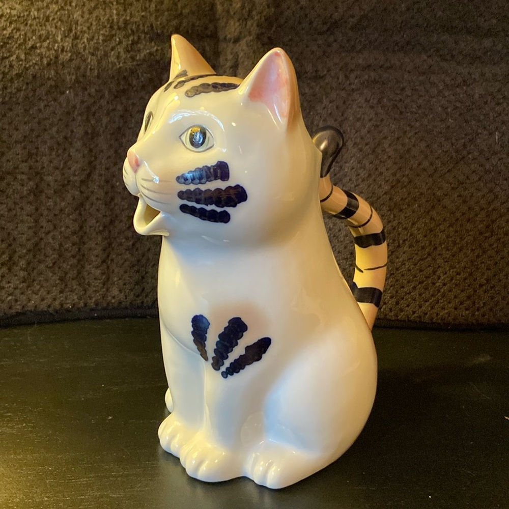 Vintage cat pitcher Henrikson kitty